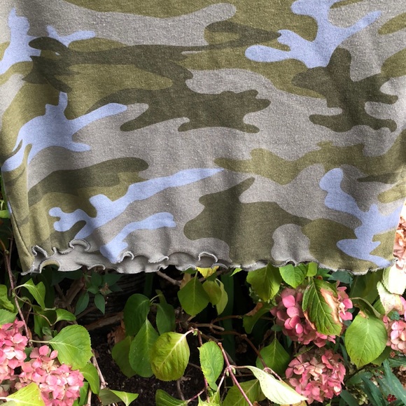 AWAKE! NEW! camo print crop top. - Picture 5 of 6